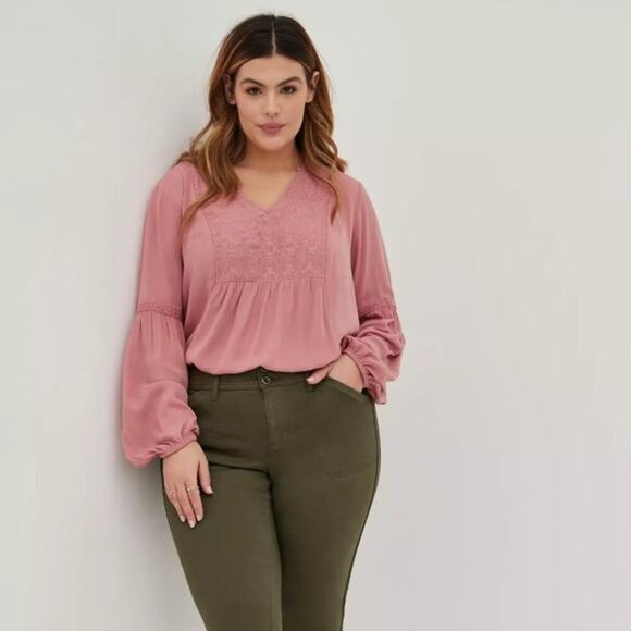 Torrid Dusty Pink Crinkle Gauze Embroidered V Neck Blouse Top - Picture 1 of 11